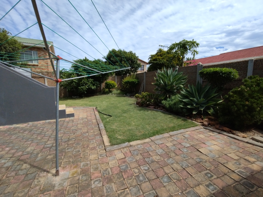 7 Bedroom Property for Sale in Wavecrest Eastern Cape